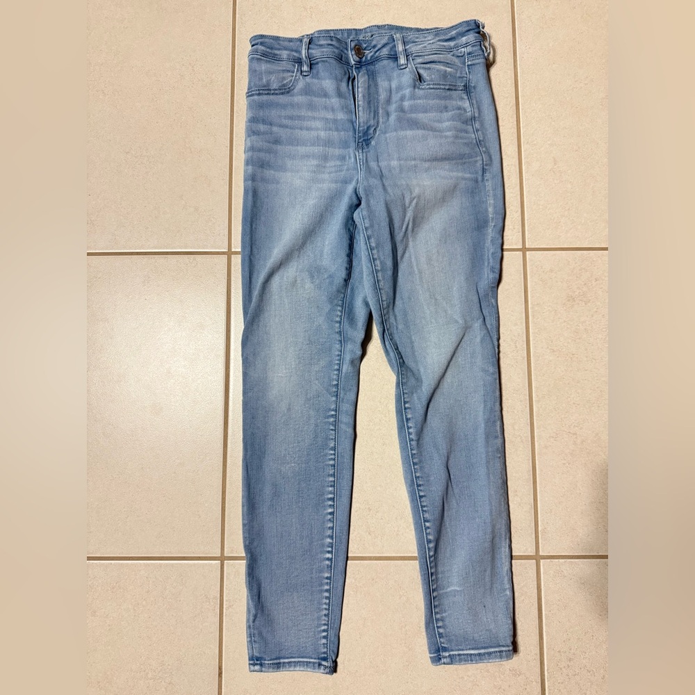 American Eagle Outfitters Light Wash Skinny Jeans
